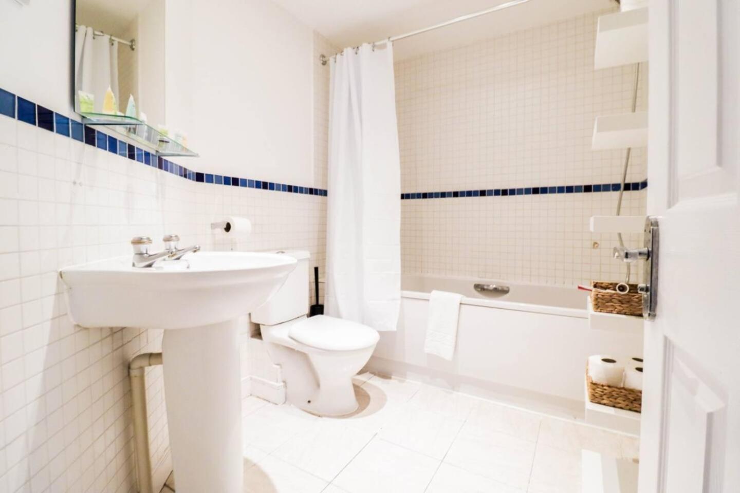 3br House With Parking Near Iron Pier Thames River Holiday home London
