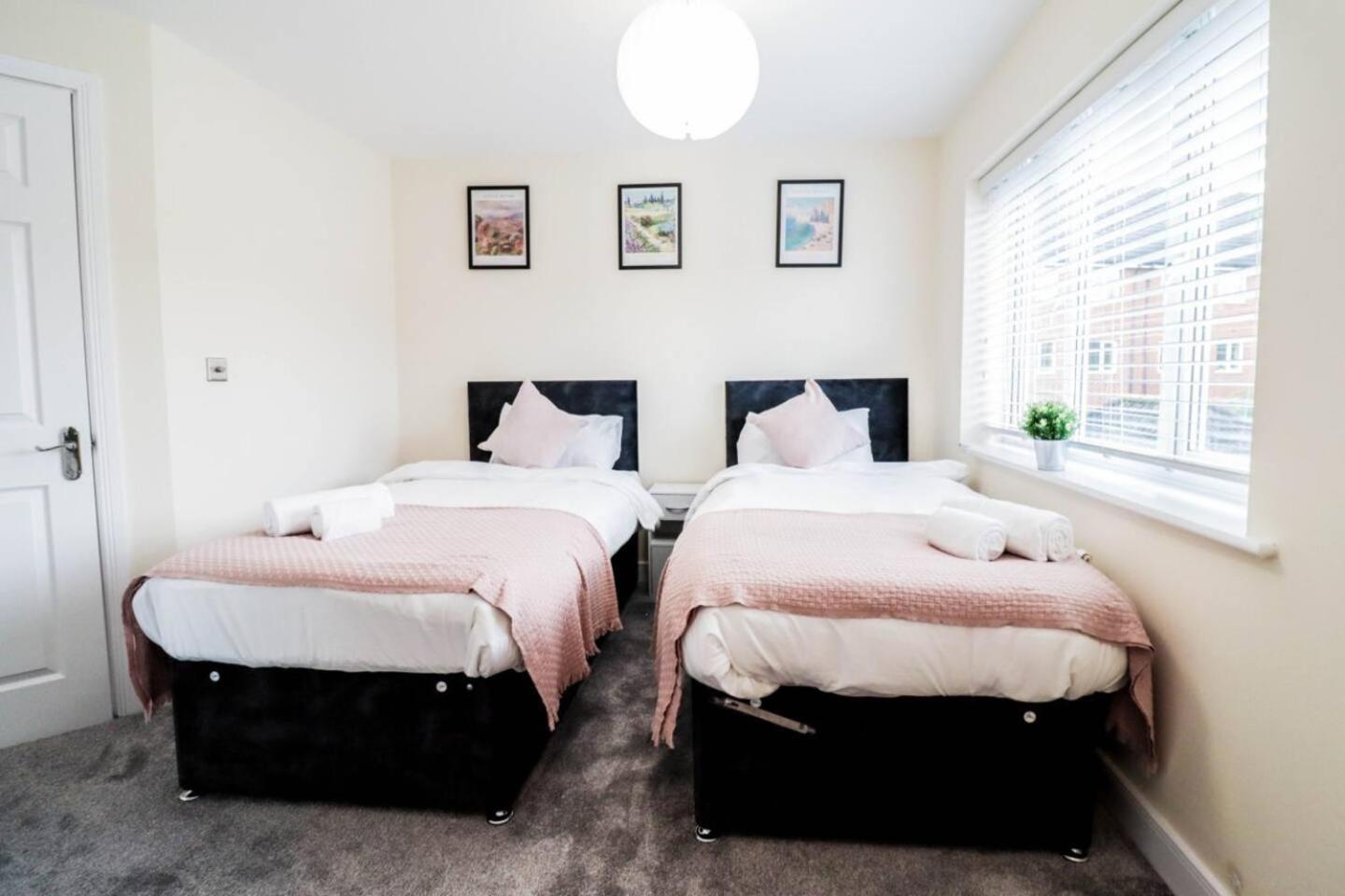 3br House With Parking Near Iron Pier Thames River