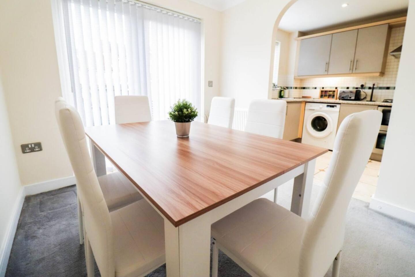 Holiday home 3br House With Parking Near Iron Pier Thames River