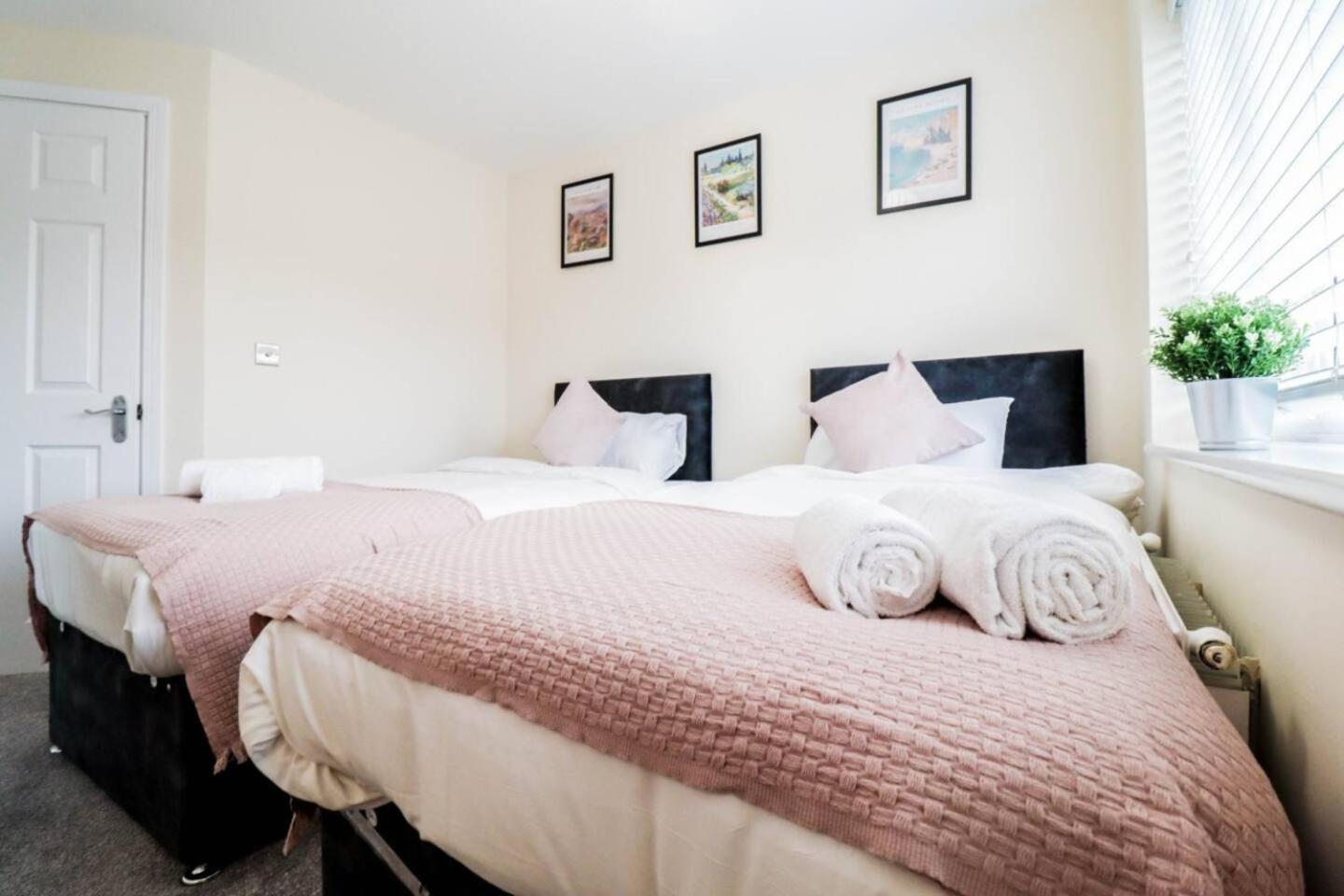 3br House With Parking Near Iron Pier Thames River London