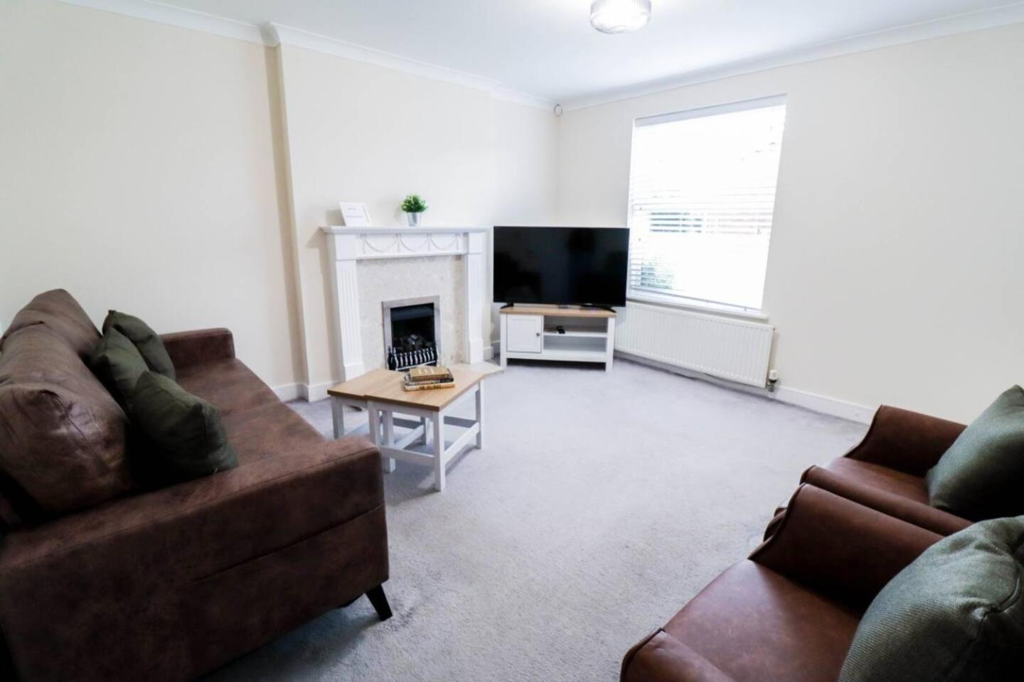 3br House With Parking Near Iron Pier Thames River *