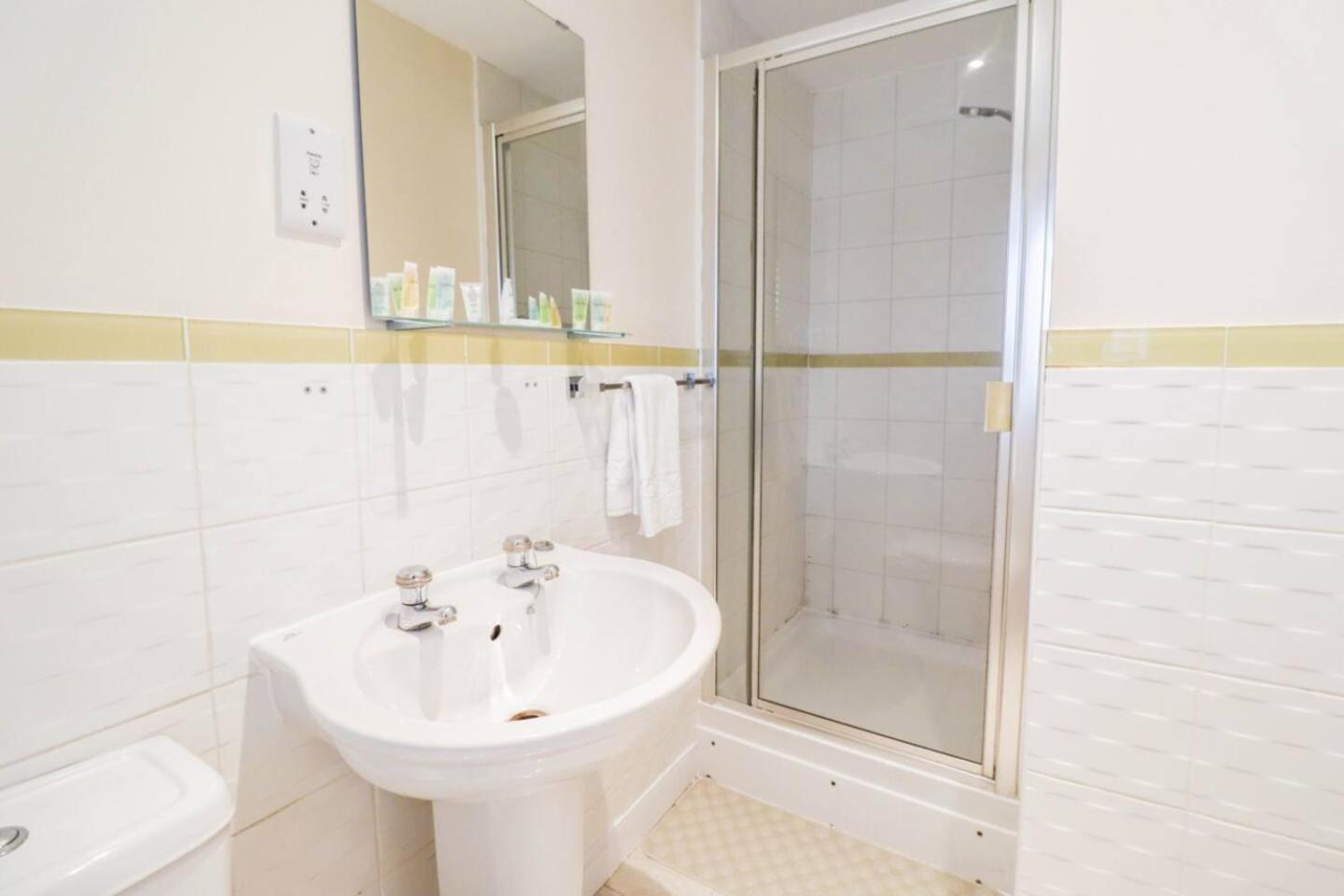 Casa vacanze 3br House With Parking Near Iron Pier Thames River *