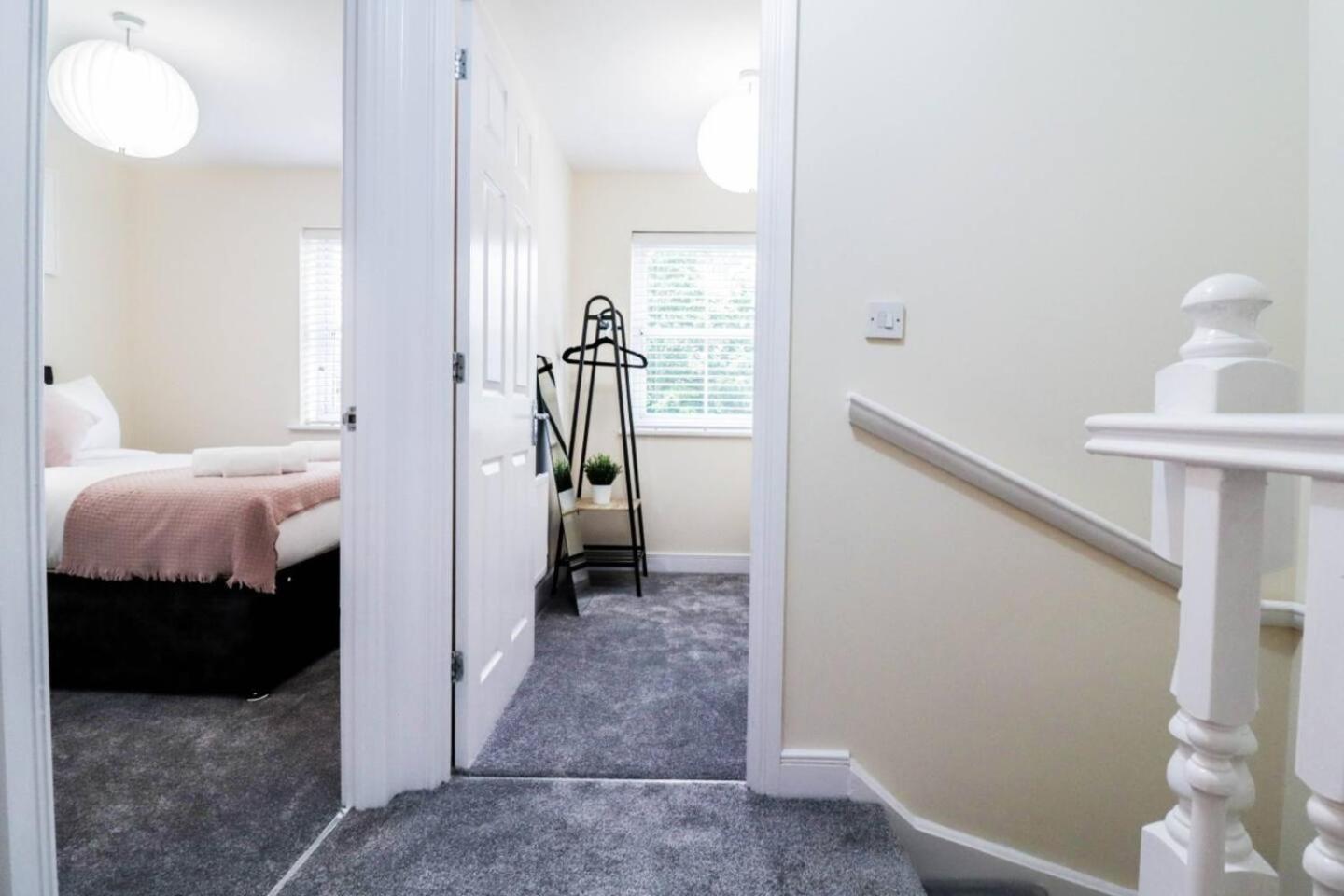 3br House With Parking Near Iron Pier Thames River Londra