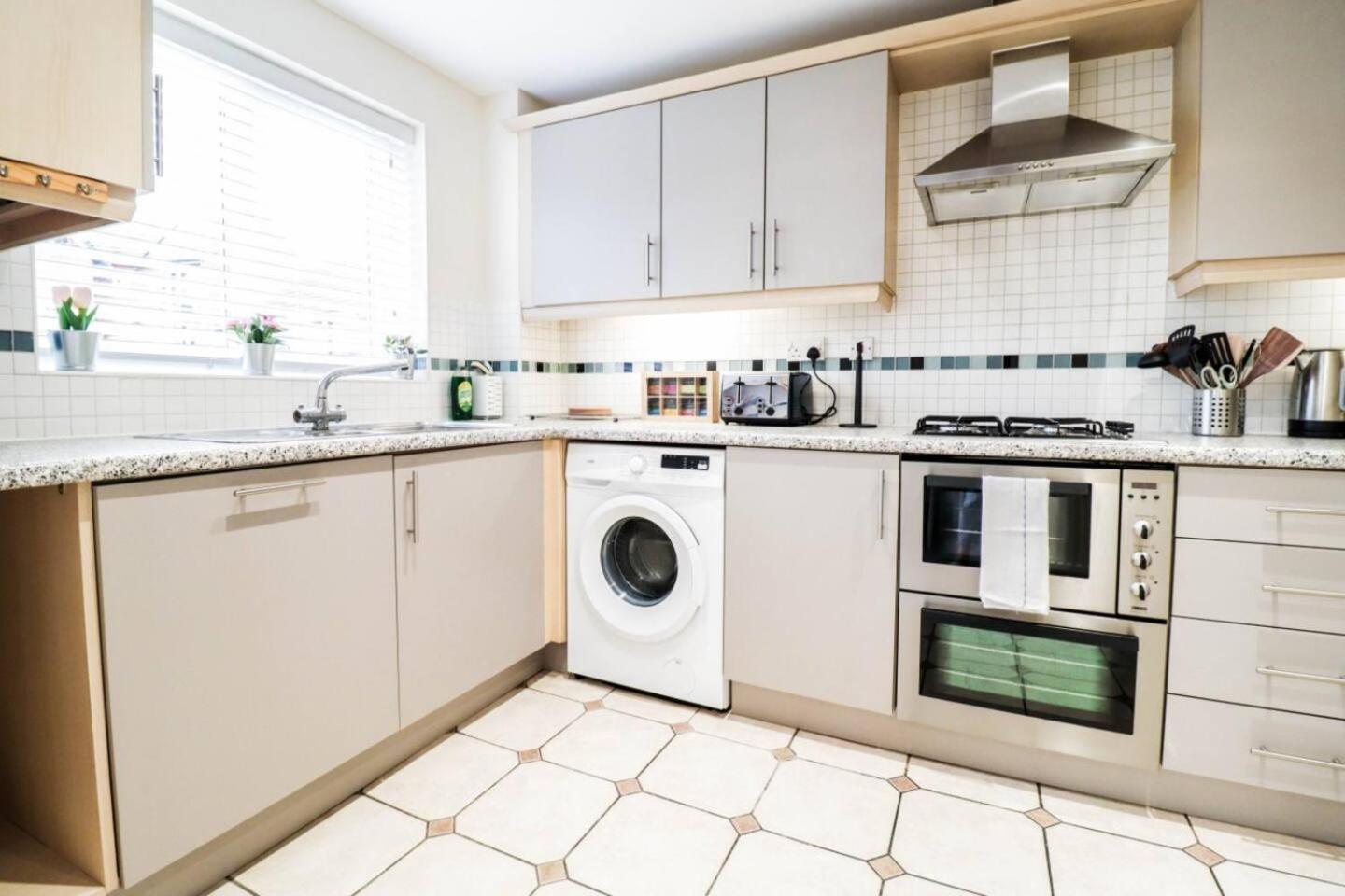 Casa vacanze 3br House With Parking Near Iron Pier Thames River